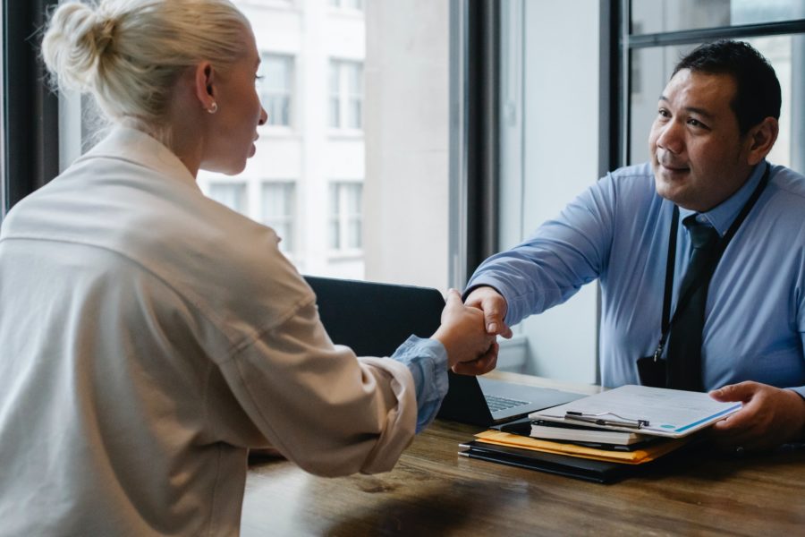 bts relation client alternance